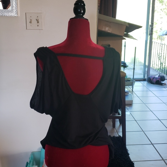 Ladies chain accent top - Picture 2 of 3